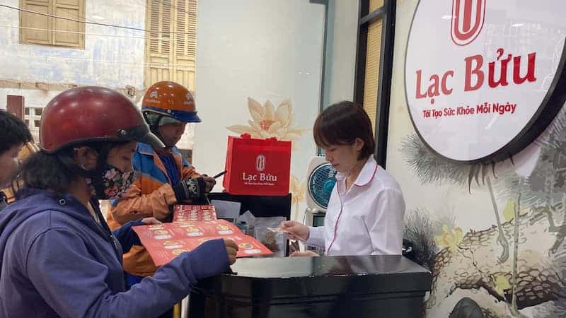Chị Hiền Đến Đặt 2 Phần Súp Bào Ngư Vi Cá Cho Ba Mẹ Thưởng Thức 2