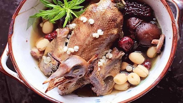 Chim-bo-cau-ham-hat-sen-tot-cho-phu-nu-sau-khi-sinh 1 Chim-bo-cau-ham-hat-sen-tot-cho-phu-nu-sau-khi-sinh