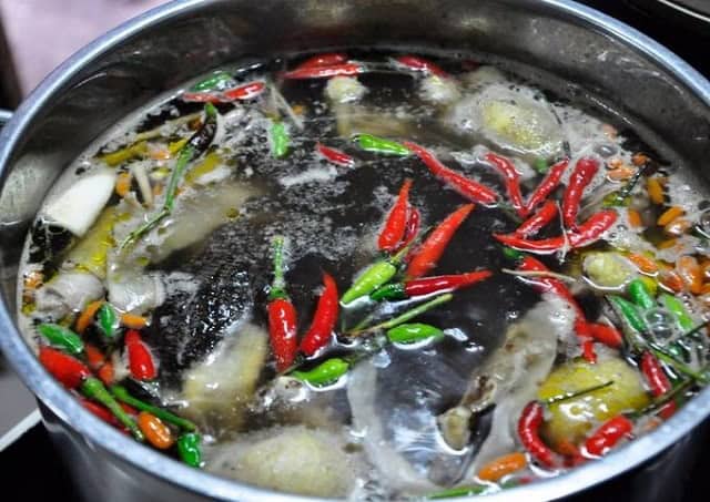 Gà ác nấu gì ngon? 06 món gà ác để tẩm bổ dành cho gia đình 5 Lau-ga-ac-tiem-ot-hiem