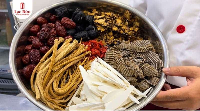 Gà ác tiềm thuốc bắc giá bao nhiêu? 4