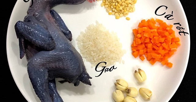 Hướng dẫn cách nấu gà ác hầm hạt sen tại nhà thơm ngon và bổ dưỡng 6 ga-ham-hat-sen-dau-xanh-giup-phong-va-chua-cac-benh-thong-thuong